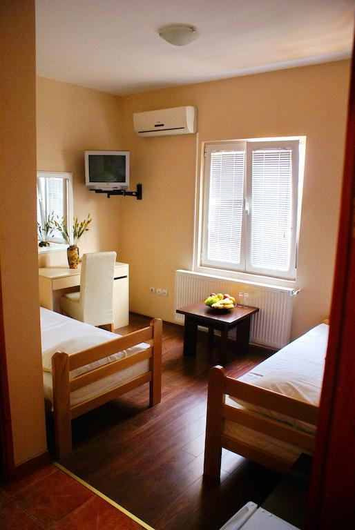 Guest House Villa Mir Kragujevac Exteriér fotografie